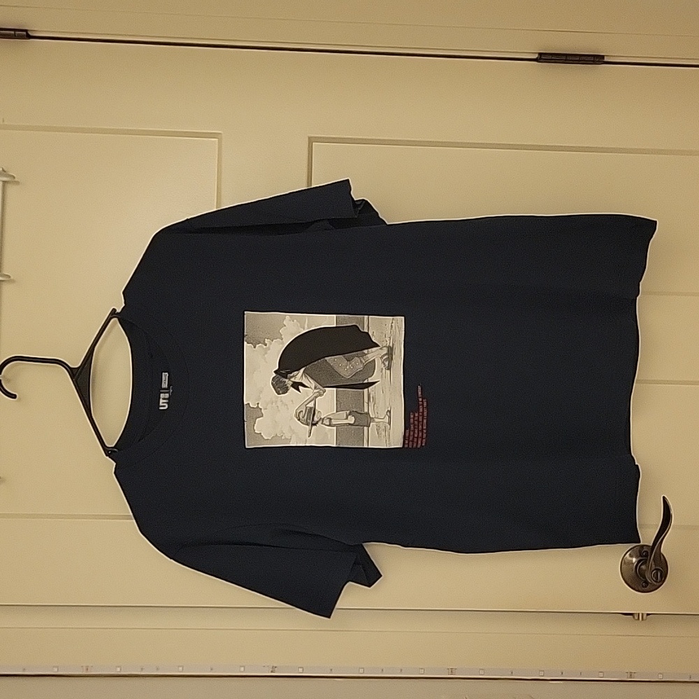 Uniqlo Graphic Tee
